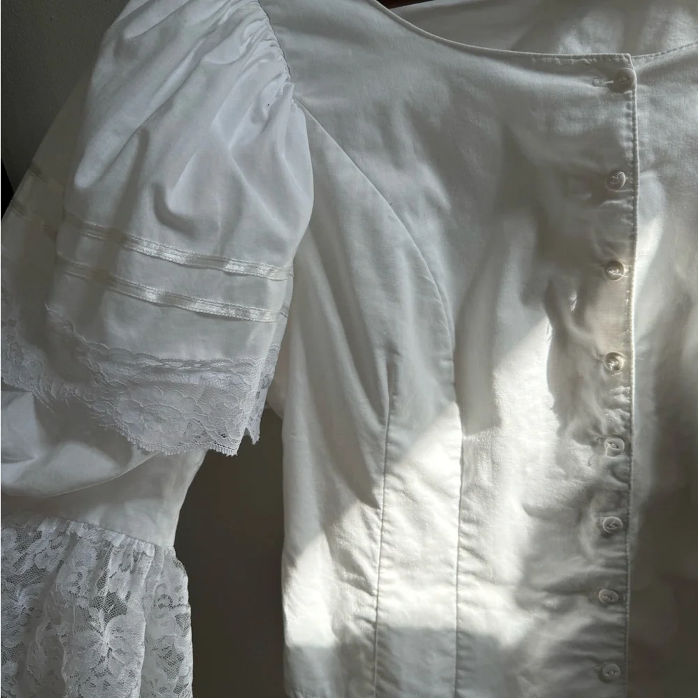 Vintage White Lace Women's Top With Puffy Sleeves Size Medium - Picture 2 of 7